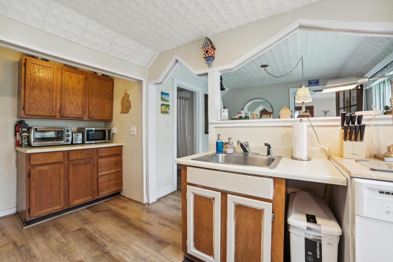 Boyne City Cottage Walk To Downtown And Lake! Exteriör bild