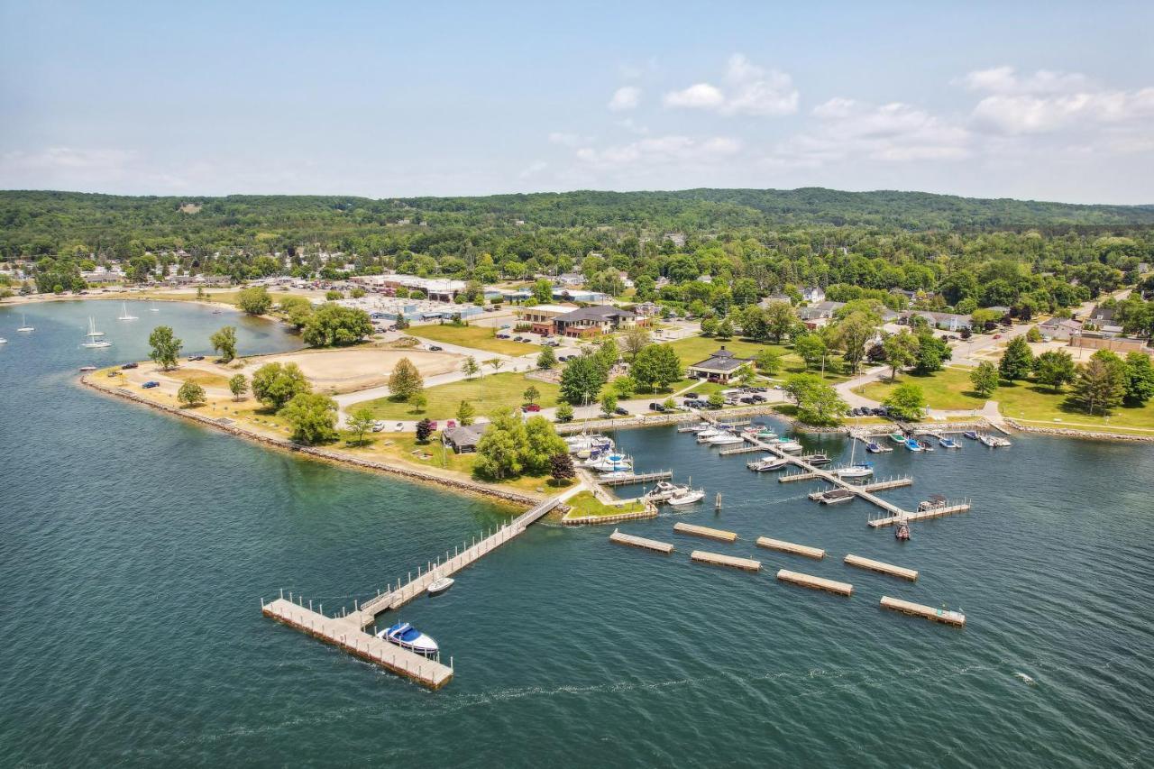 Boyne City Cottage Walk To Downtown And Lake! Exteriör bild